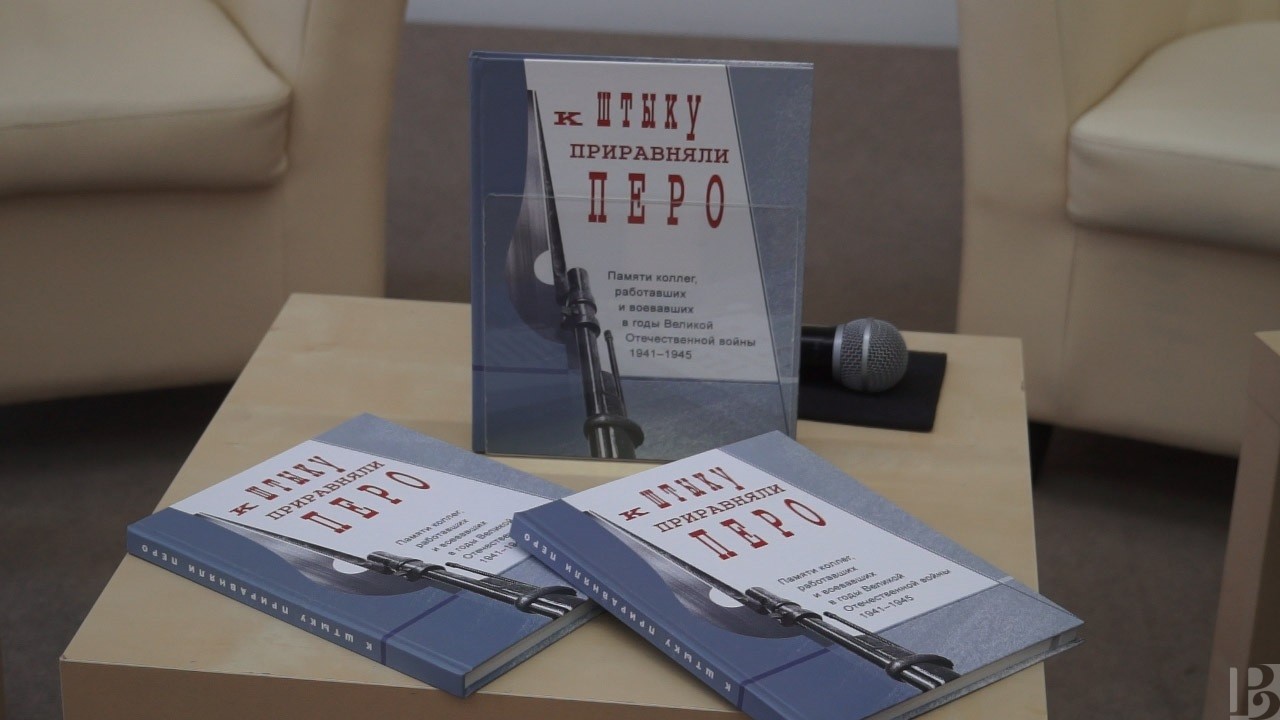 Я хочу чтоб к штыку приравняли перо. Штык приравняли к перу. К штыку приравняли перо маяковский. К штыку приравняли перо стихи. К штыку приравняли перо стихи.