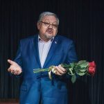 В его руках все нити…