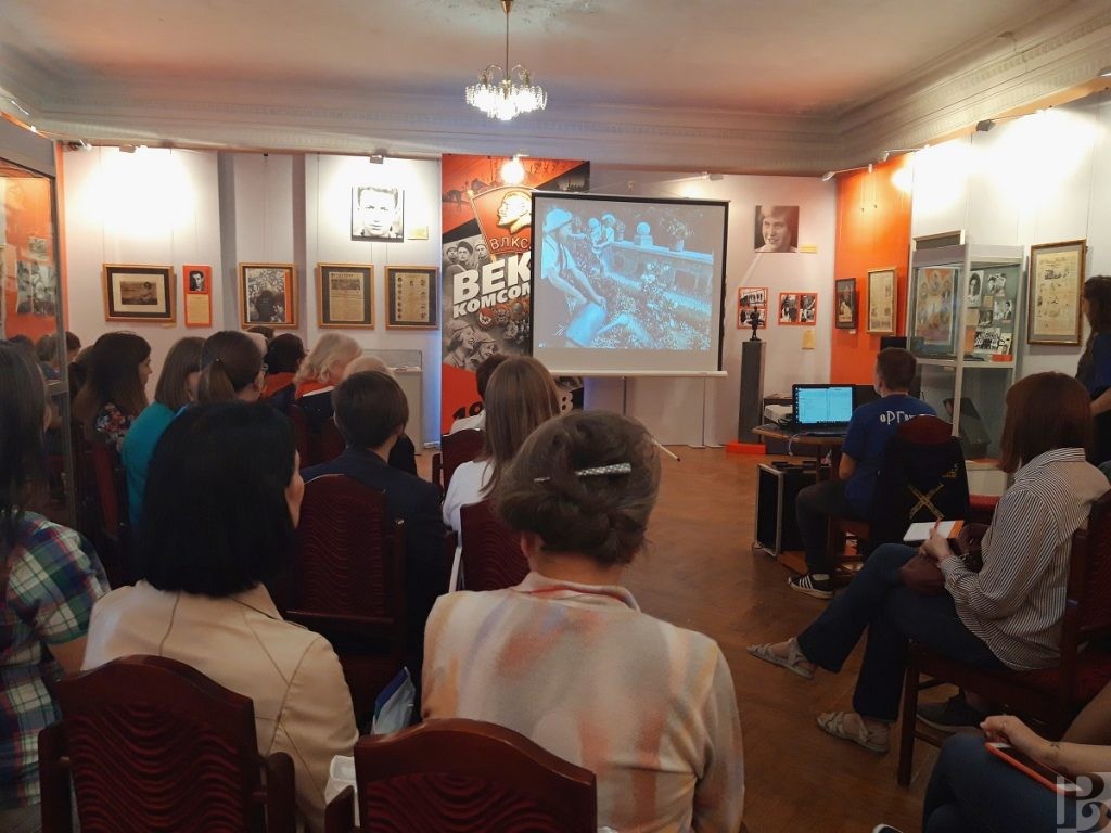 Первый всероссийский слет вожатых. Директор лучезарного лагерь. Артек в рязани. Вожатые рязань. Мосгортур слет вожатых.