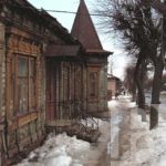 Сквозь чердак просвечивает небо