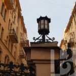 На очках вечные капли дождя