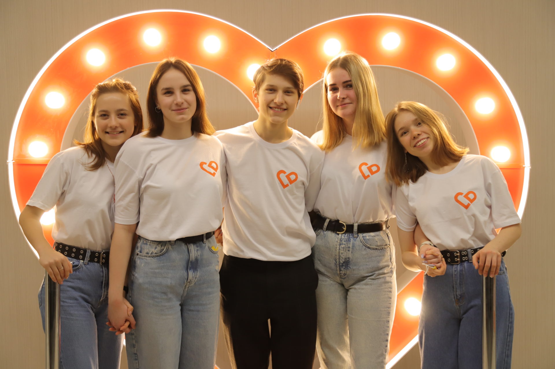 Год и пять форум. Медиалайн форум сми. Год и пять форум. Название клуба молодых семей. Пятый форум.