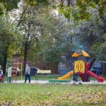 Решают люди