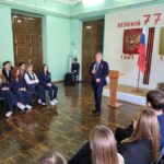 Под пули шагнул первым