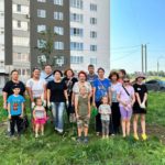 Рязанцы-активисты высадили деревья на Семчинской аллее