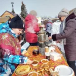 В селе Ижевское местные жители после голосования празднуют Масленицу