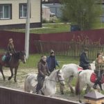 По улицам села Ласково Рязанского района прошел конный «Бессмертный полк»