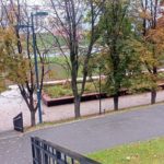 В Рязани коммунальщики собирают случайный мусор и подметают тротуары