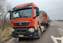 Контактную сеть троллейбусной линии в Рязани повредил грузовик, который перевозил негабаритный груз