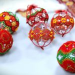 Мастера «Кадомского вениза» и «Труженицы» представили серию новогодних украшений и нарядов