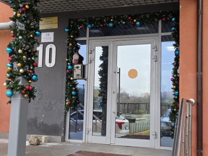 Новогодний подъезд_фото Астафьева