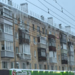 Сосульки, снег и гололёд