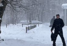 Губернатор Павел Малков призвал граждан отказаться от поездок на личном транспорте в непогоду