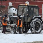 В Рязани коммунальщики продолжают расчистку остановок, тротуаров и пешеходных переходов