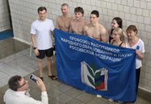 Лучшими пловцами оказались педагоги