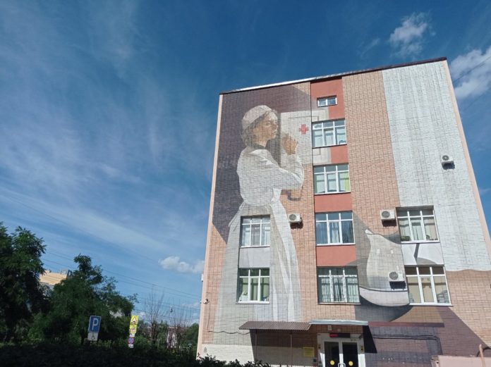 РязГМУ_фасад с медсестрой