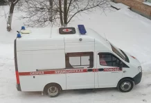 В Рязани бригада скорой пробиралась по пояс в ледяной воде, чтобы спасти пациента