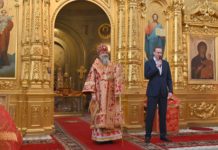 Губернатор Павел Малков принял участие в Пасхальном богослужении