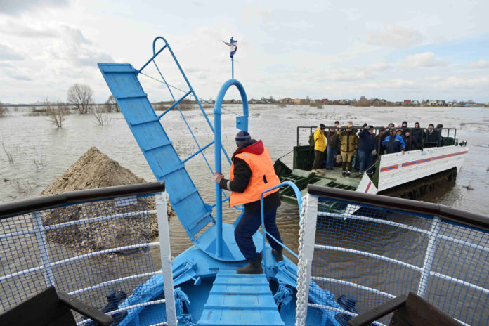 из Заокского гусеничный плавающий транспортер ПТС-М KAY_4778+