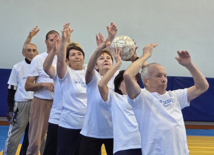 фестиваль спорта Бабушки и дедушки, на старт ФОто Астафьева